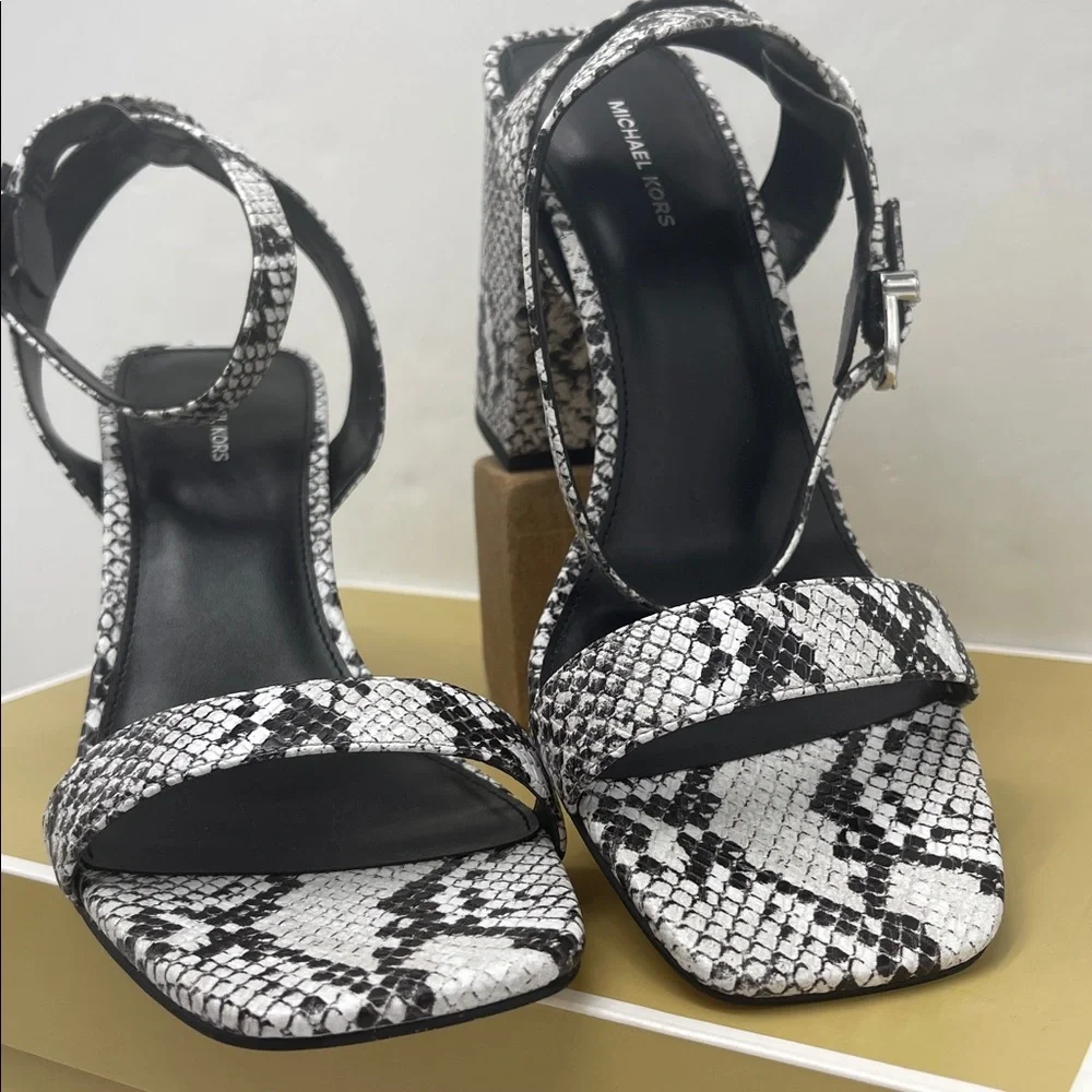 Michael Kors MERRIAM BLOCK HEEL
LEATHER
40S5MMHS1E Aluminum High Heels Snakeskin - Picture 5 of 16